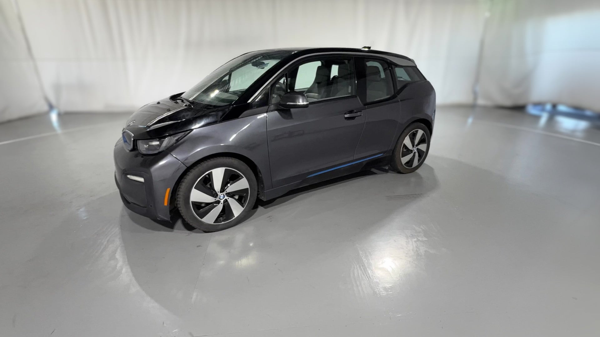 2018 BMW i3 vehicle photo