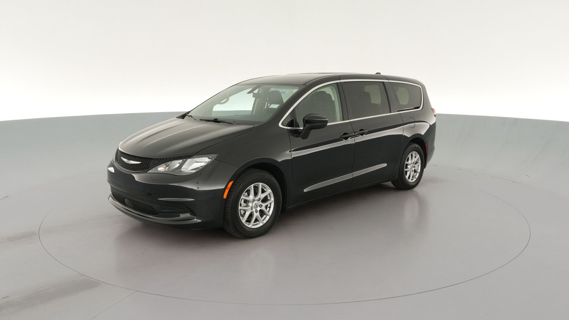 2022 Chrysler Voyager vehicle photo