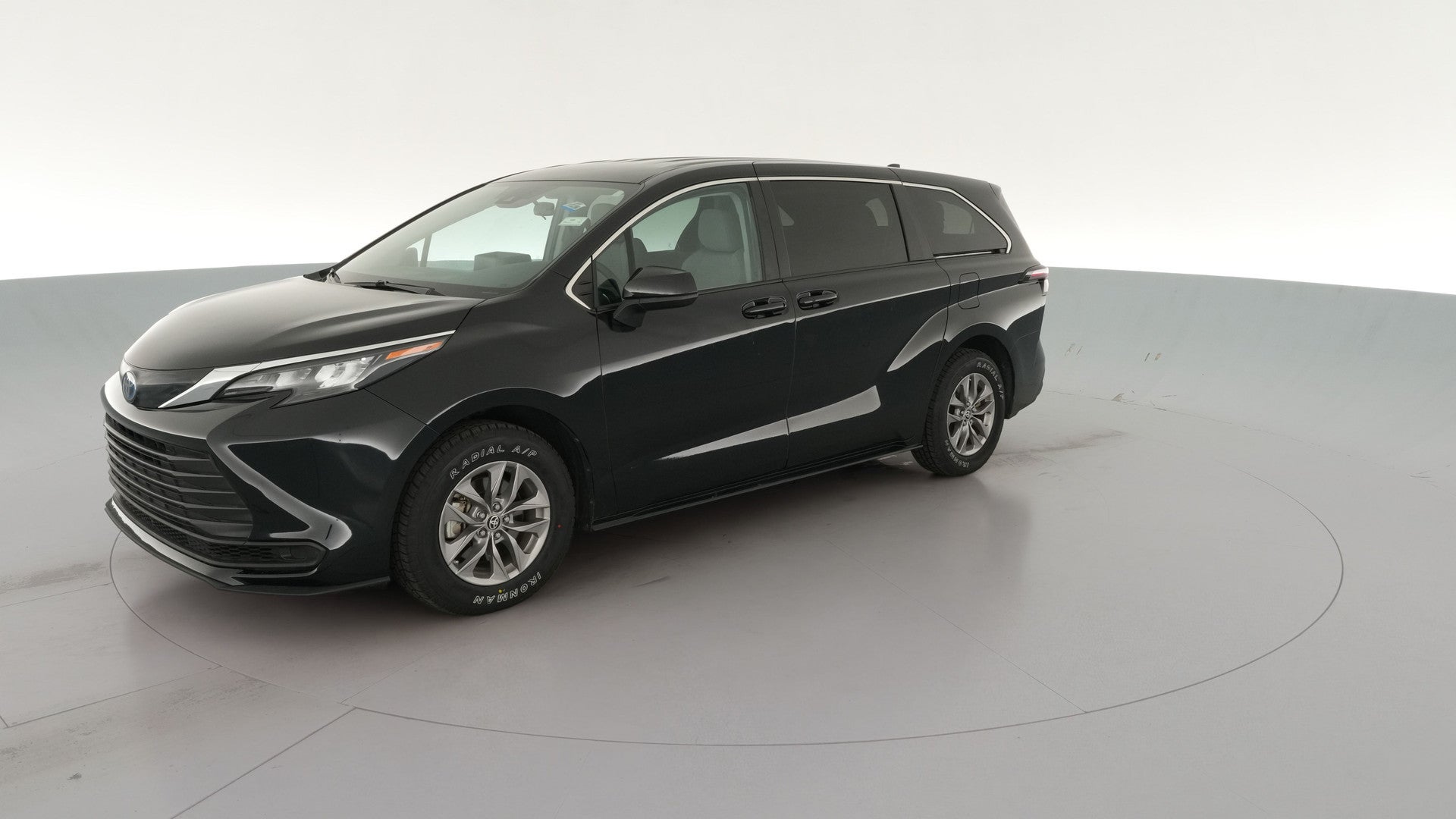 2024 Toyota Sienna vehicle photo