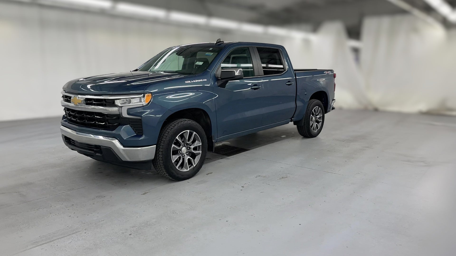 2024 Chevrolet Silverado 1500 Crew Cab vehicle photo