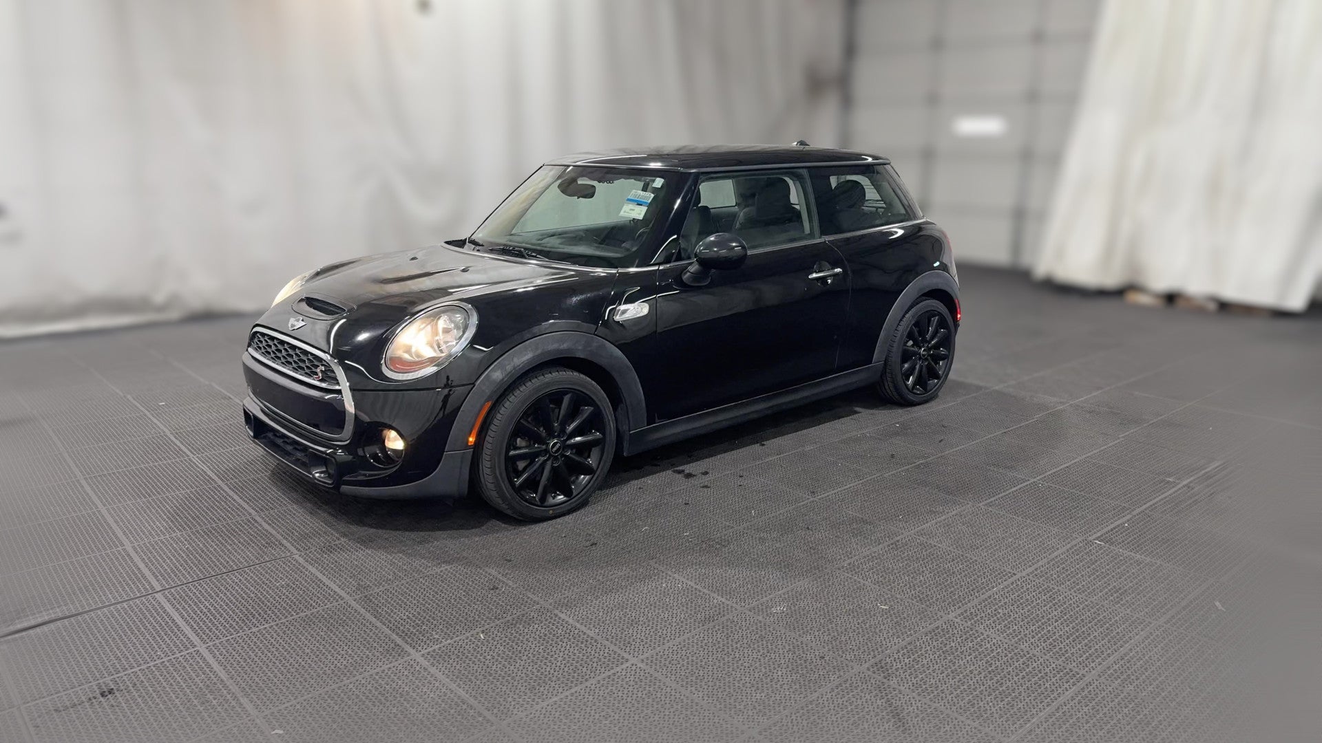 2018 MINI Hardtop 2 Door vehicle photo