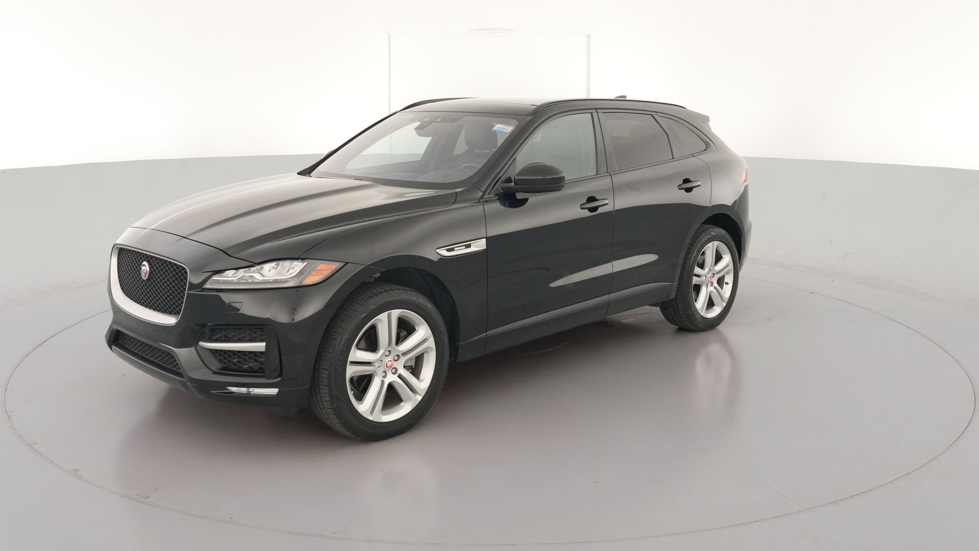 2019 Jaguar F-PACE vehicle photo