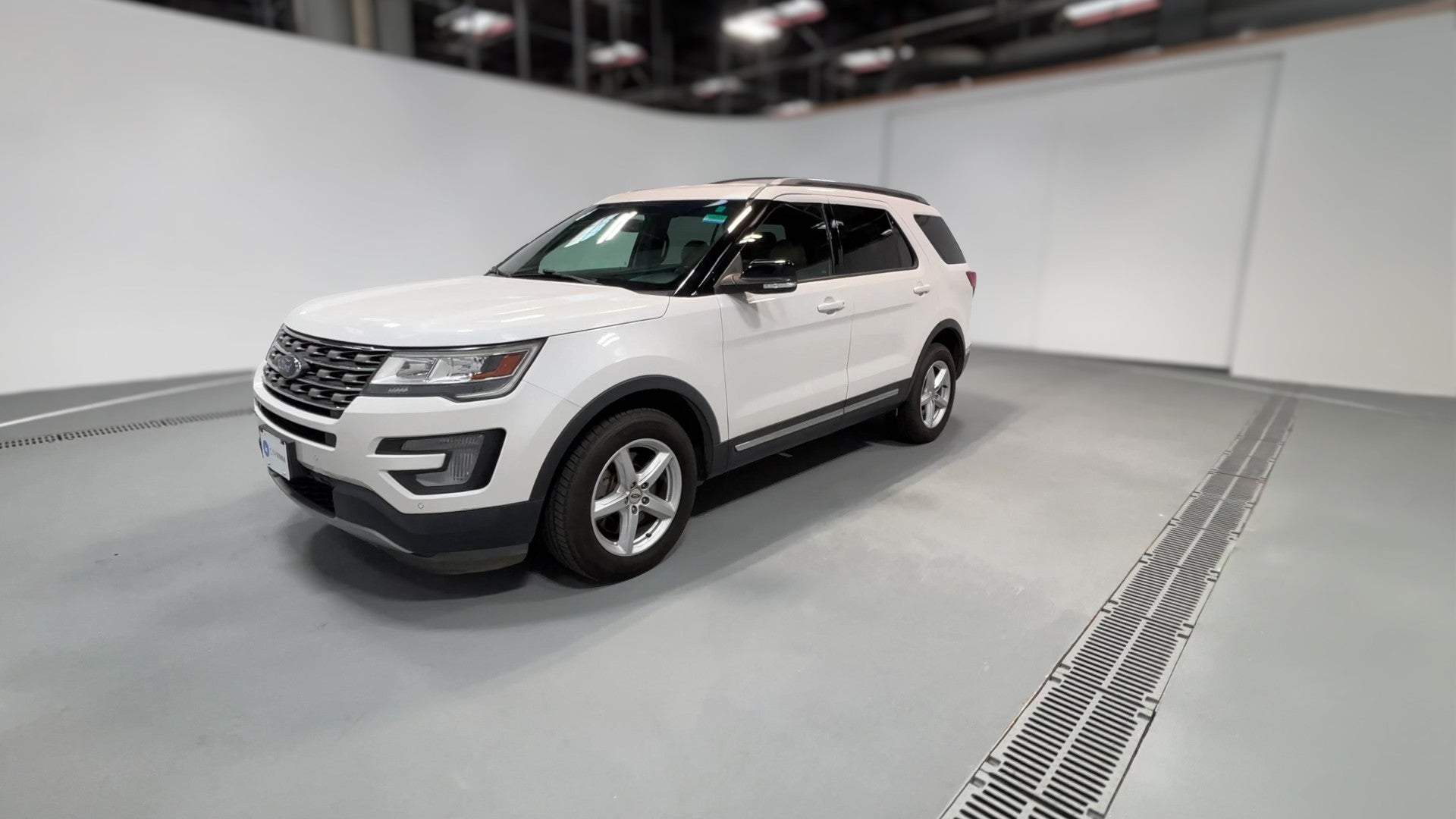2017 Ford Explorer vehicle photo