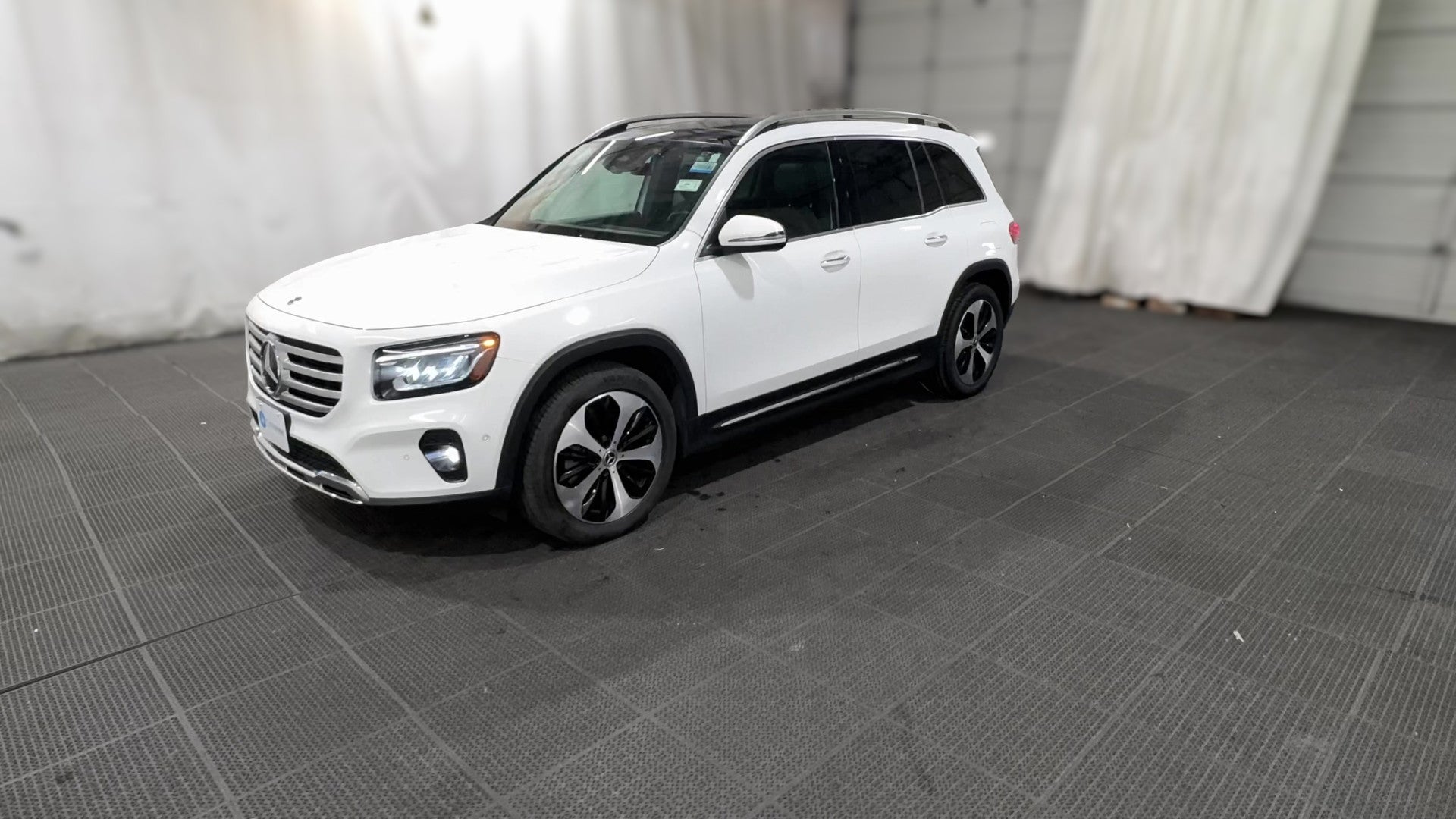 2025 Mercedes-Benz GLB vehicle photo