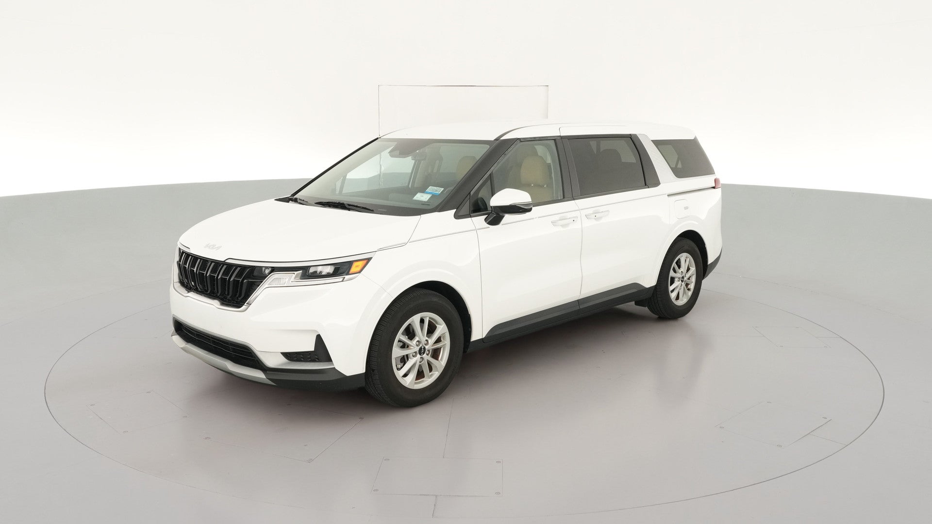 2024 Kia Carnival vehicle photo