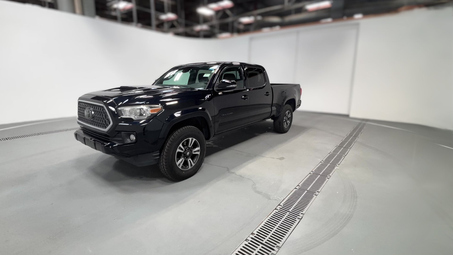 2018 Toyota Tacoma Double Cab vehicle photo