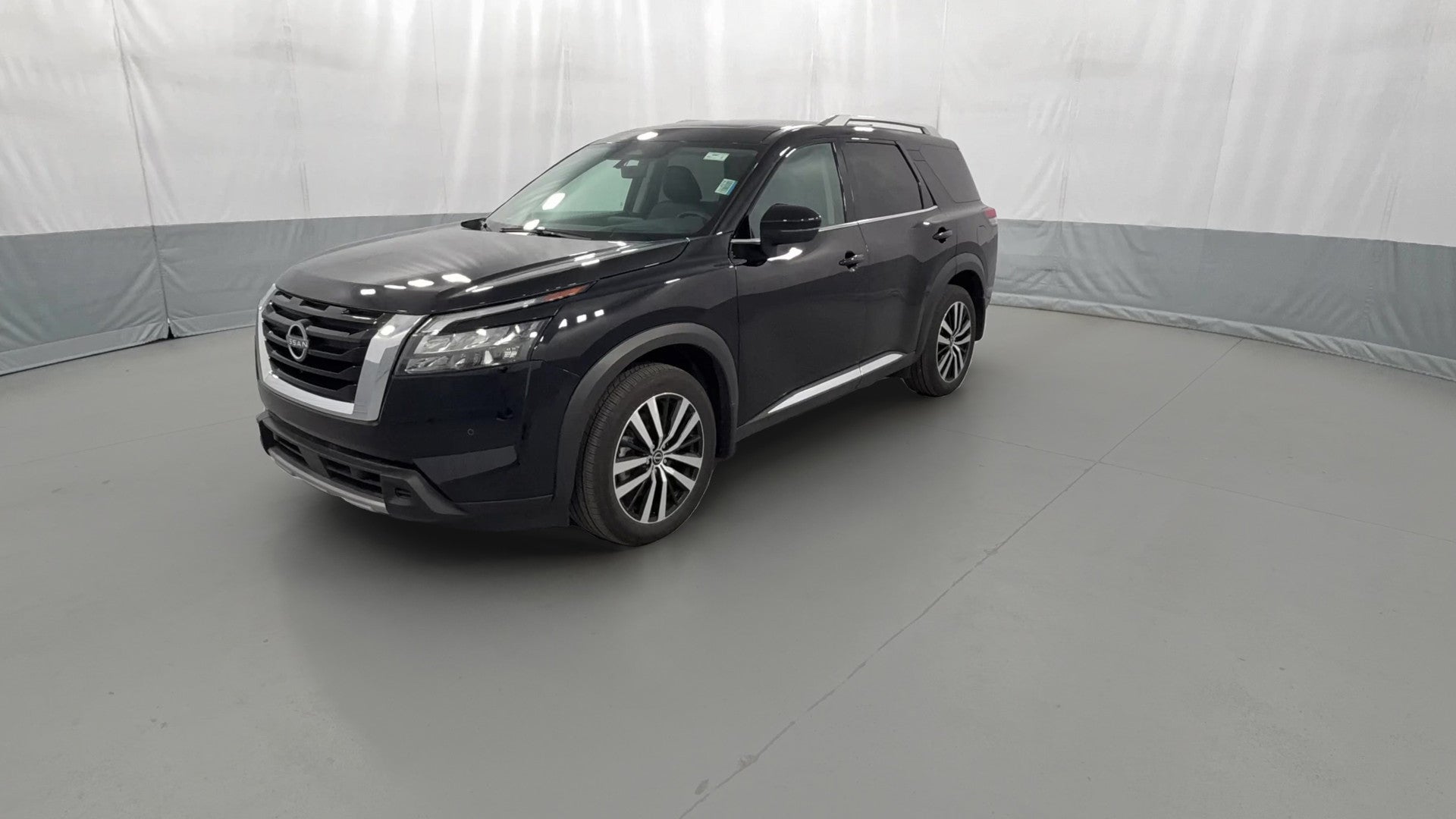 2025 Nissan Pathfinder vehicle photo