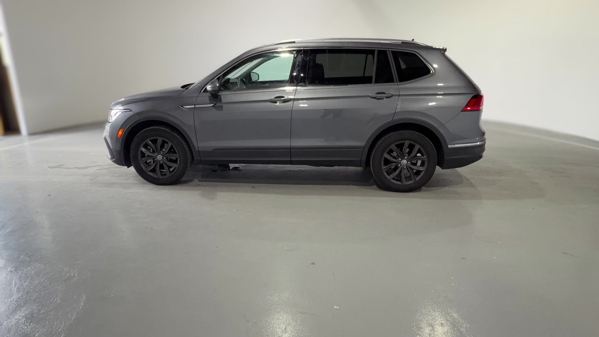 2024 Volkswagen Tiguan vehicle photo