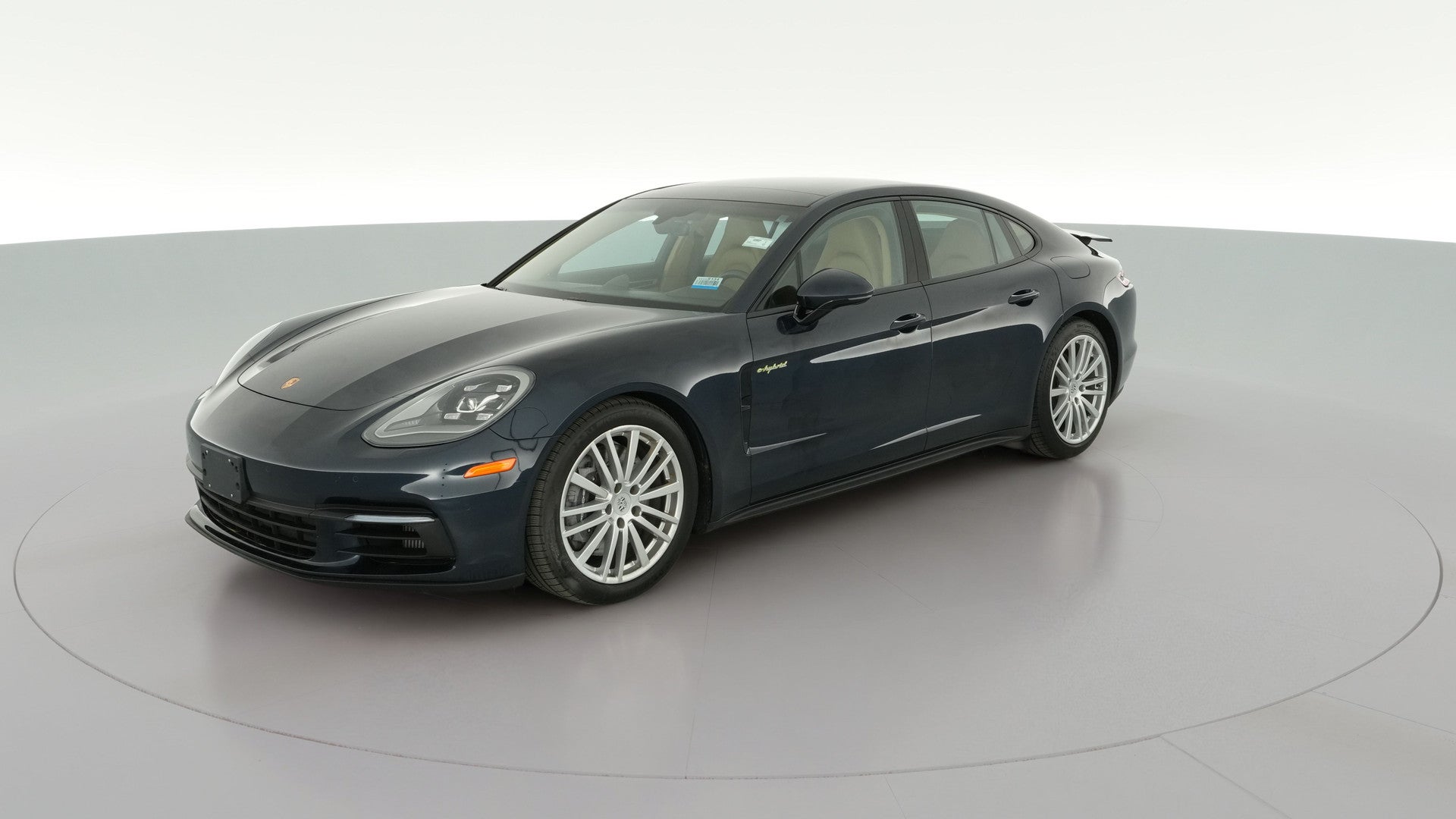 2018 Porsche Panamera vehicle photo