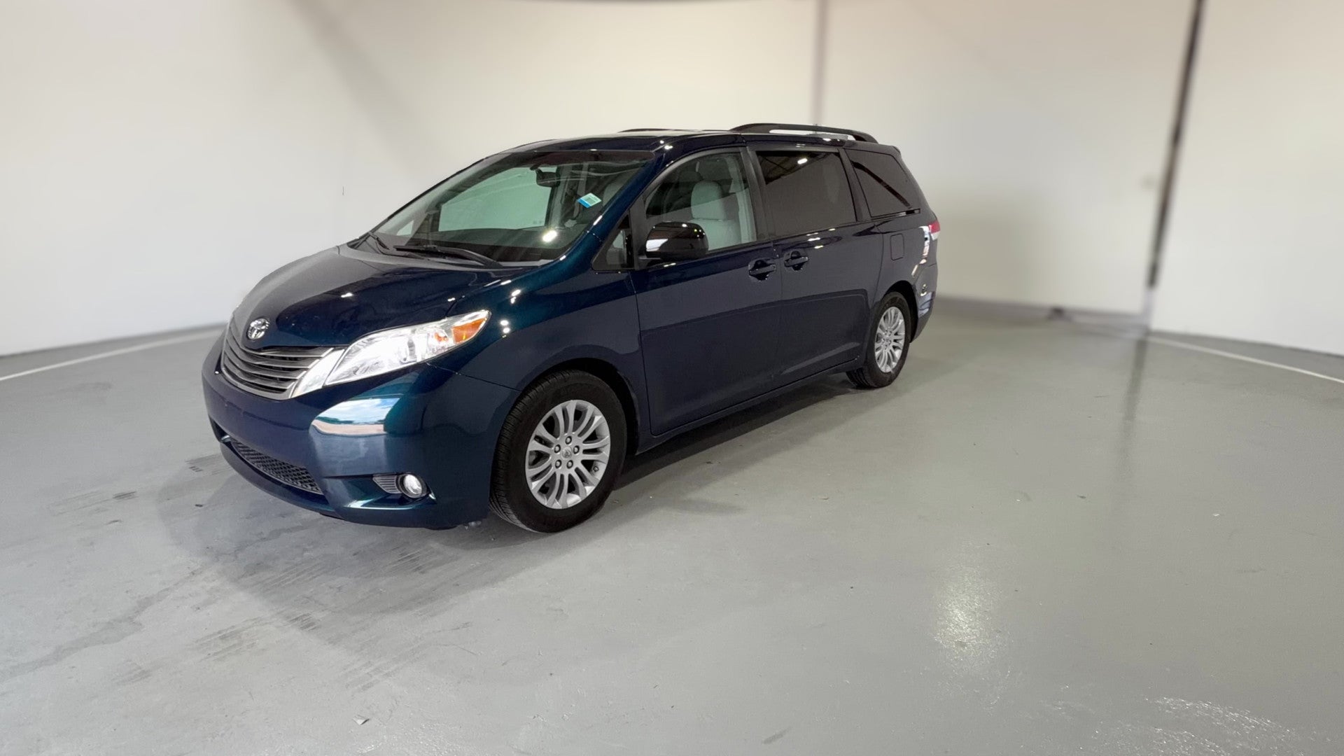 2011 Toyota Sienna vehicle photo
