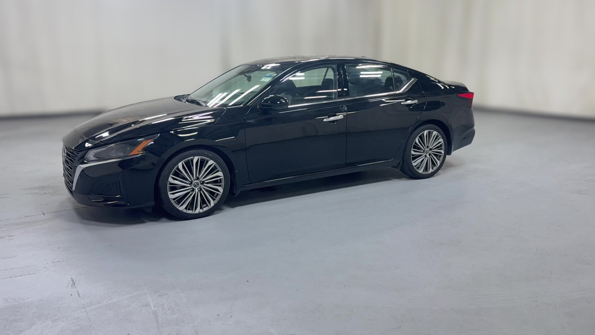 2023 Nissan Altima vehicle photo