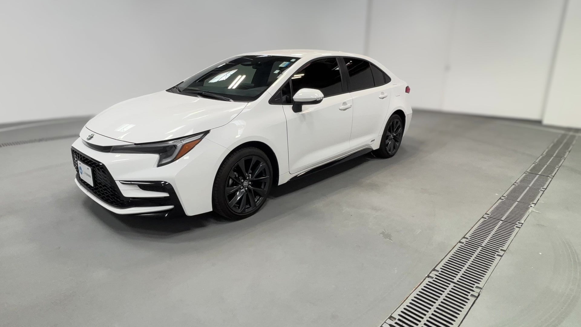 2025 Toyota Corolla Hybrid vehicle photo