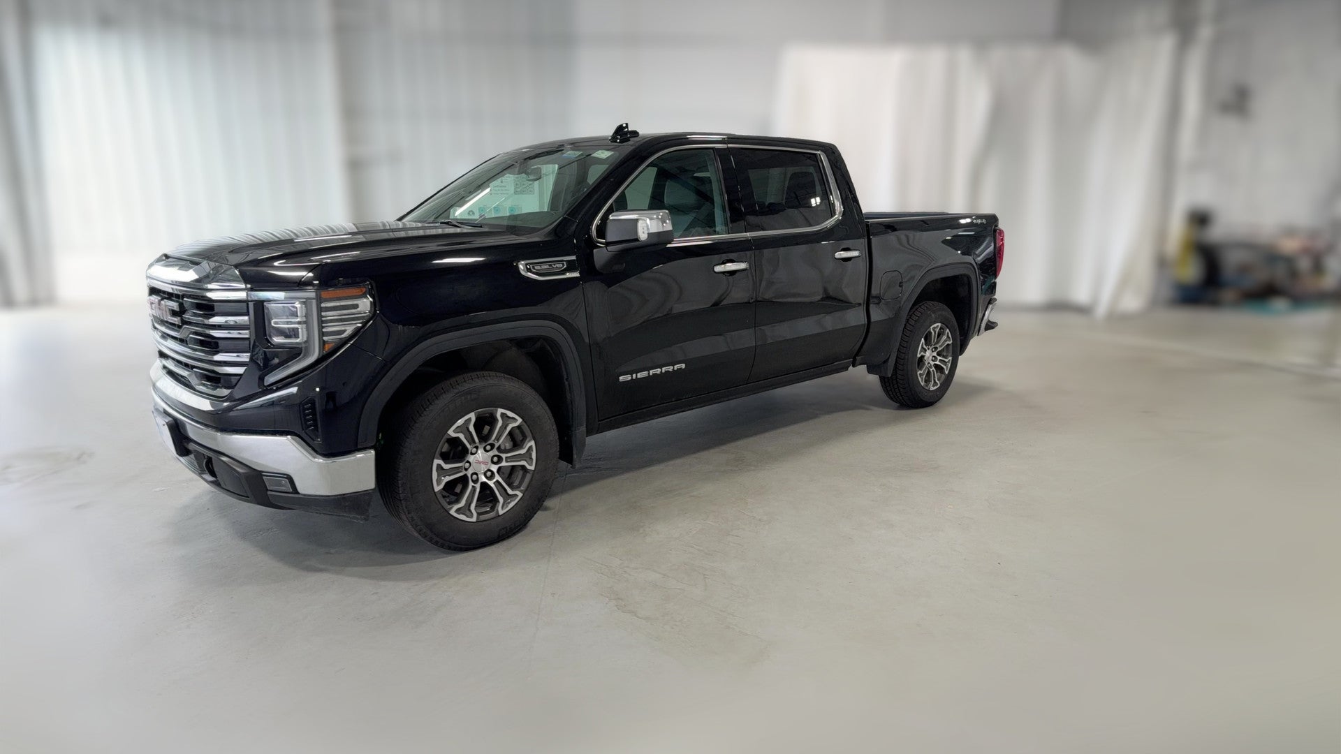 2025 GMC Sierra 1500 Crew Cab vehicle photo