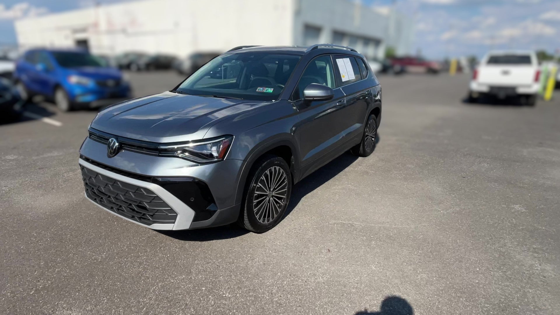 2025 Volkswagen Taos vehicle photo