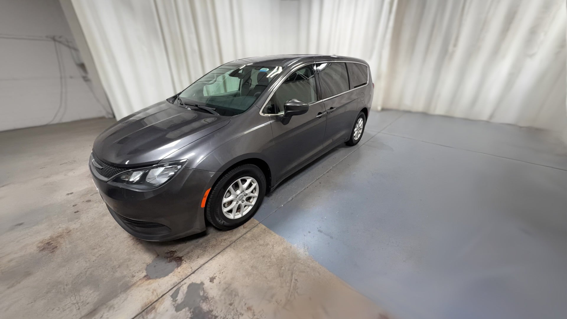 2017 Chrysler Pacifica vehicle photo