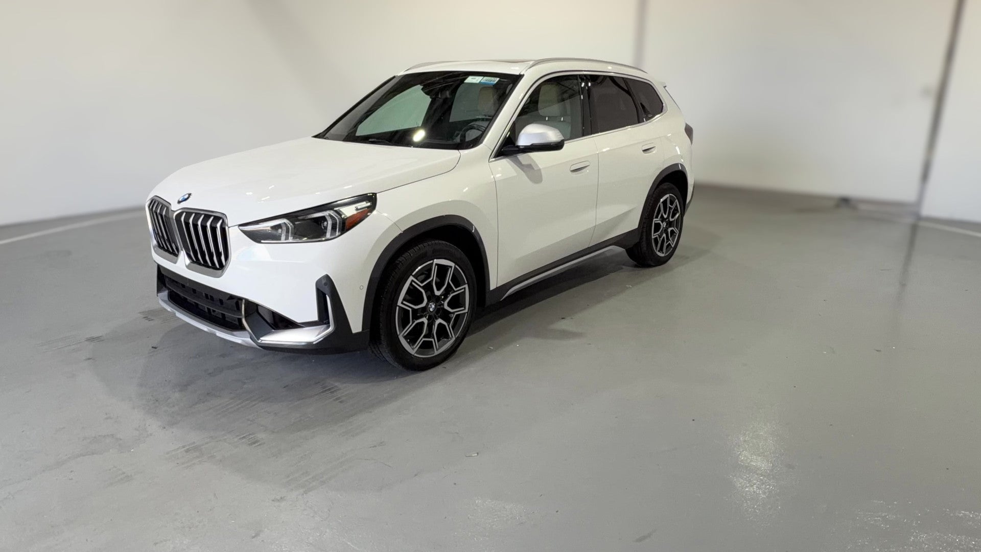 2023 BMW X1 vehicle photo