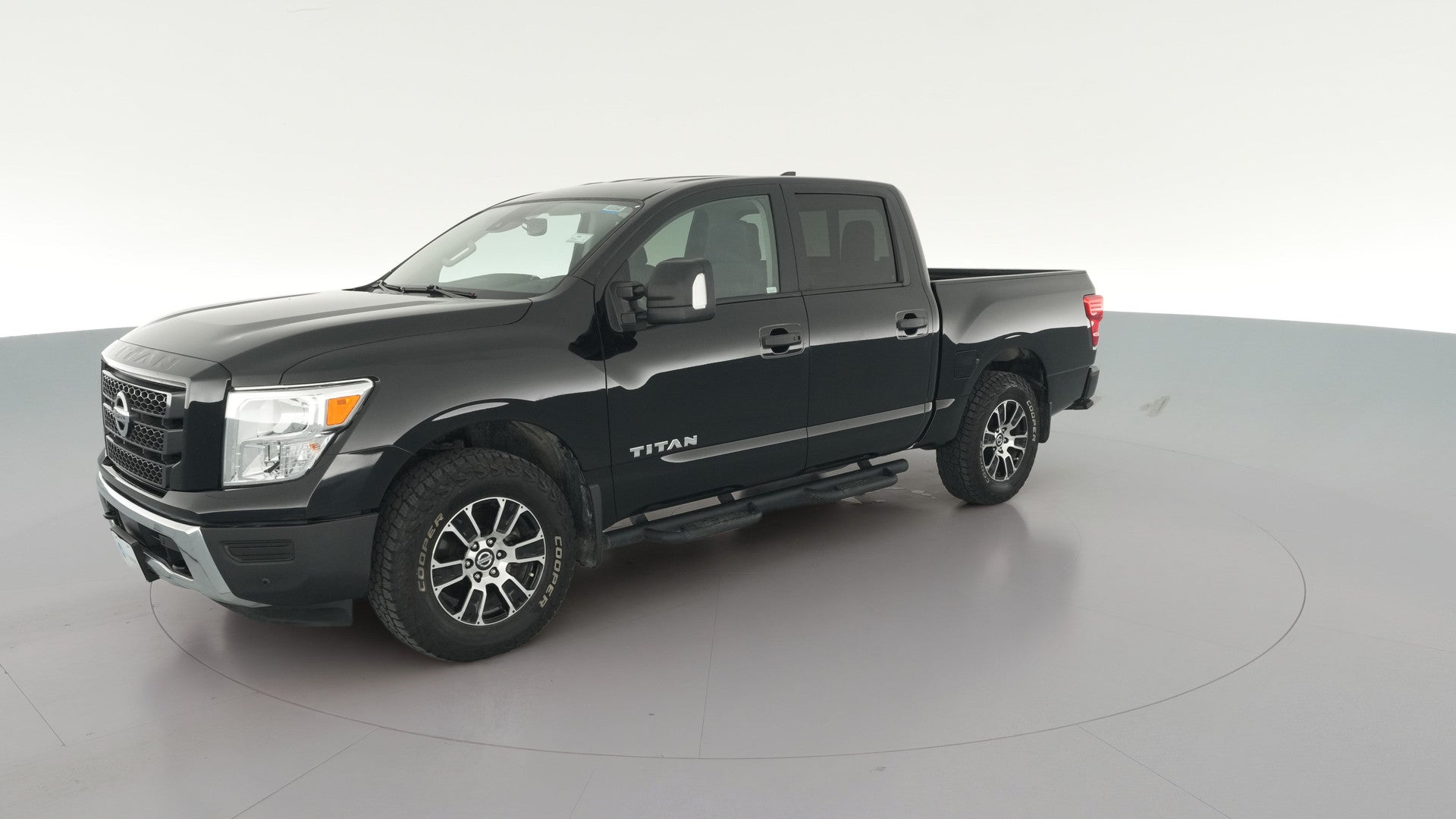 2022 Nissan Titan Crew Cab vehicle photo