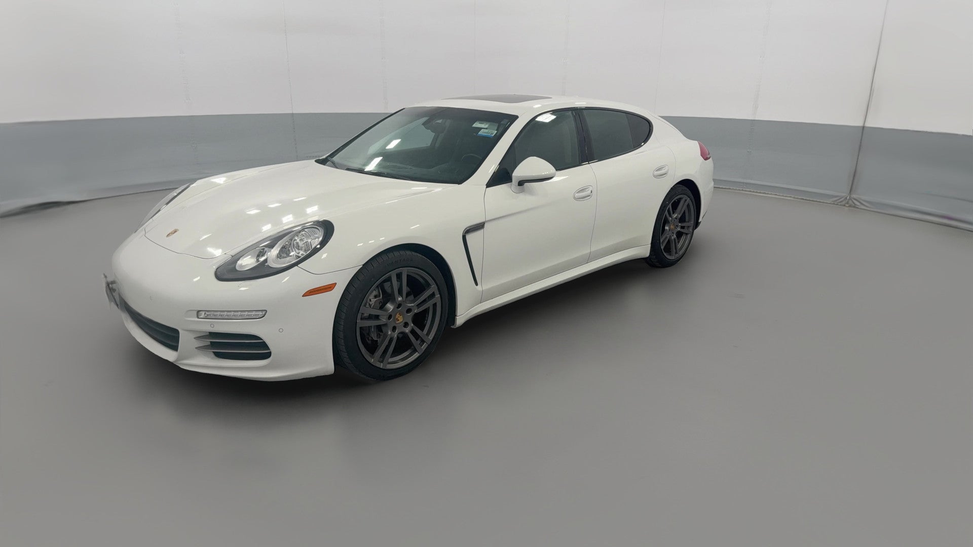 2014 Porsche Panamera vehicle photo