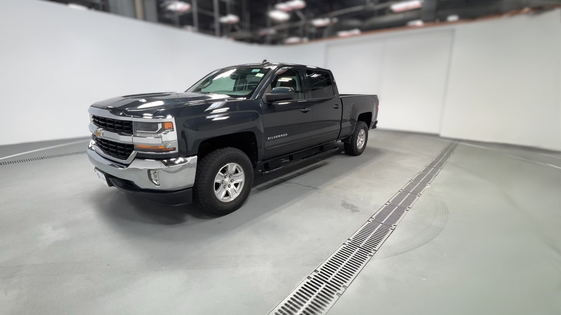 2018 Chevrolet Silverado 1500 Crew Cab vehicle photo