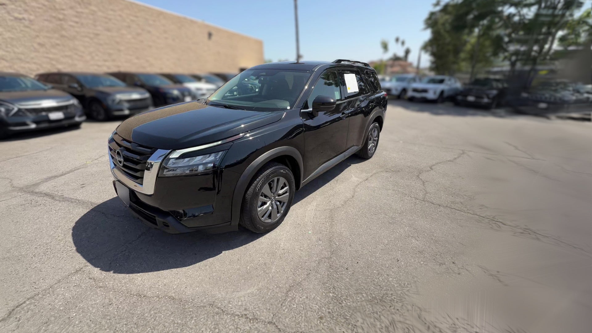 2025 Nissan Pathfinder vehicle photo