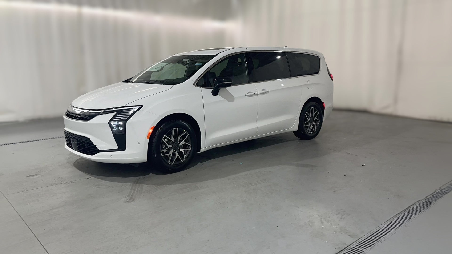 2027 Chrysler Pacifica vehicle photo