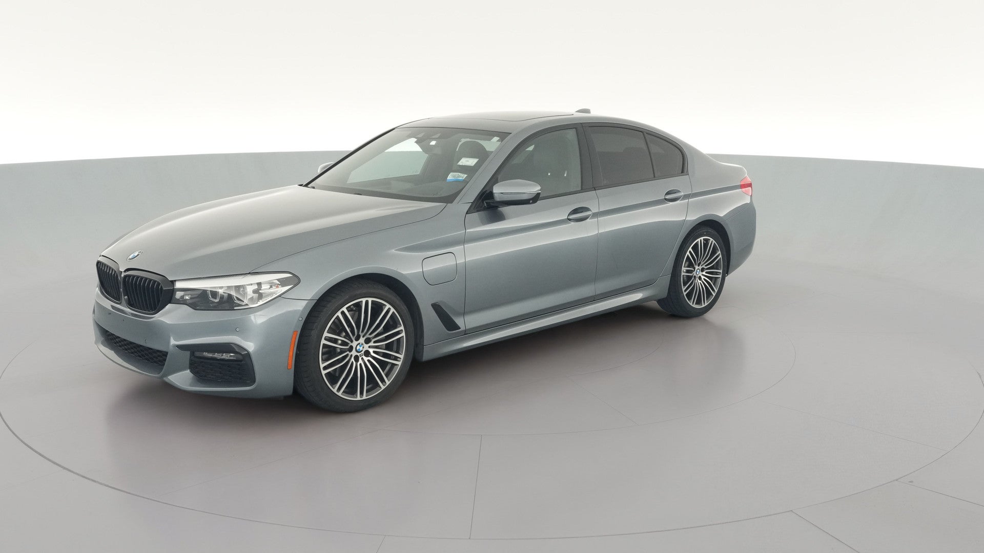 2019 BMW 5 Series vehicle photo