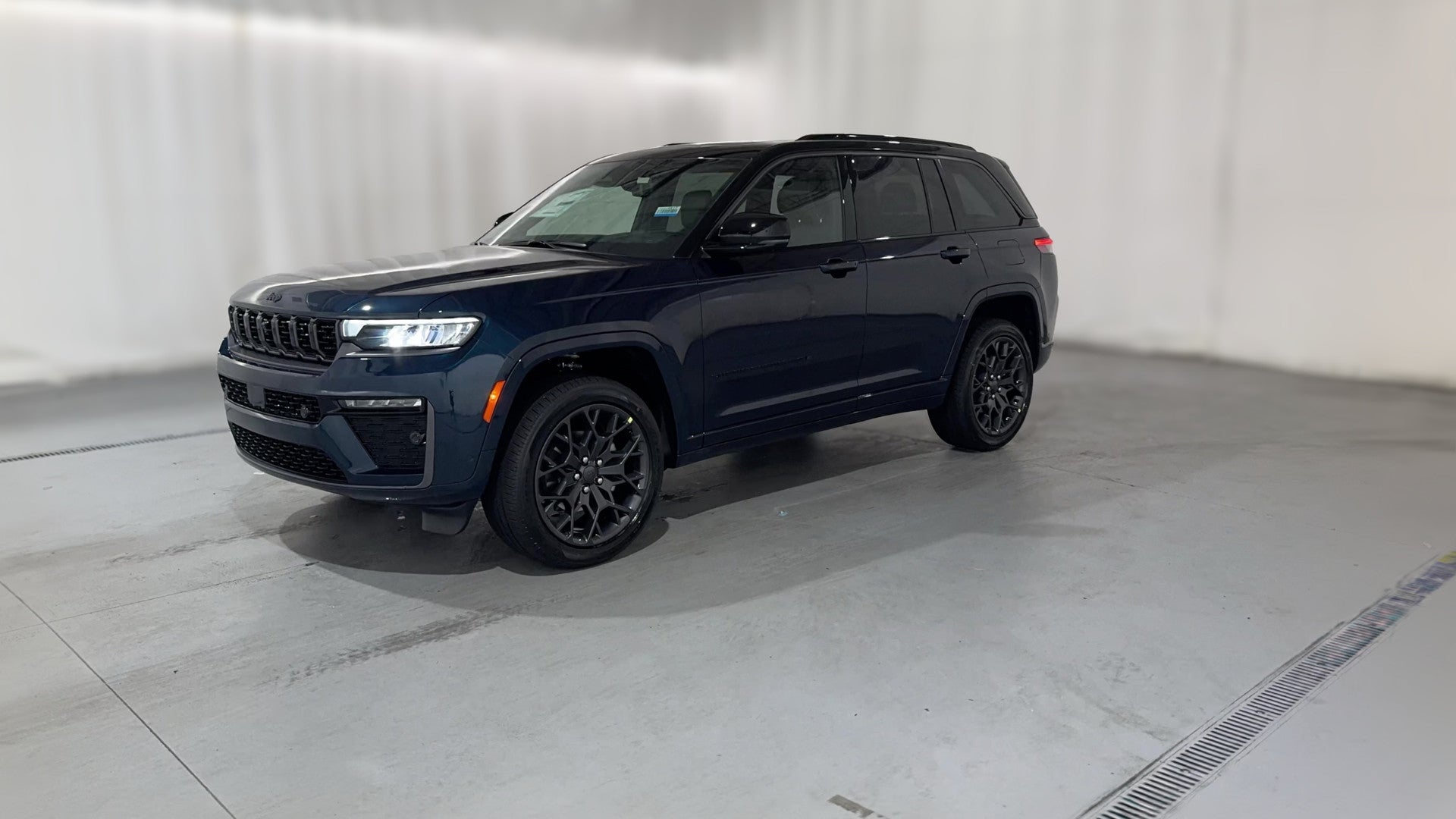 2026 Jeep Grand Cherokee vehicle photo