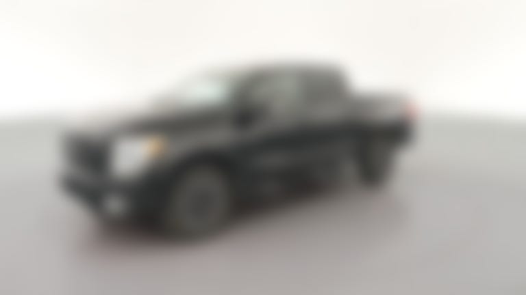 2018 Nissan Titan Crew Cab vehicle photo