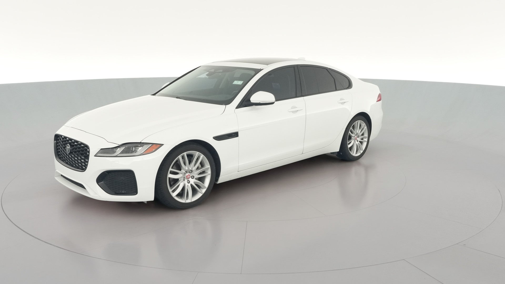 2023 Jaguar XF vehicle photo