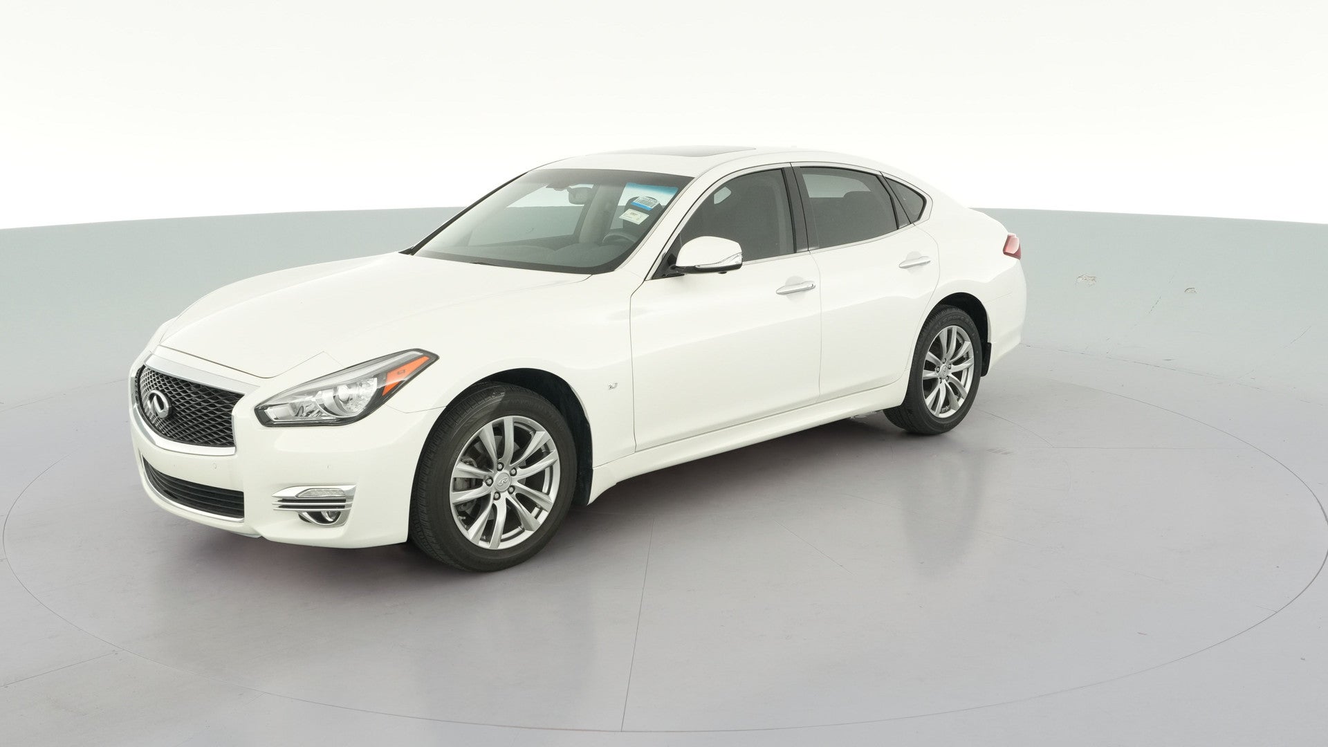 2015 INFINITI Q70 vehicle photo