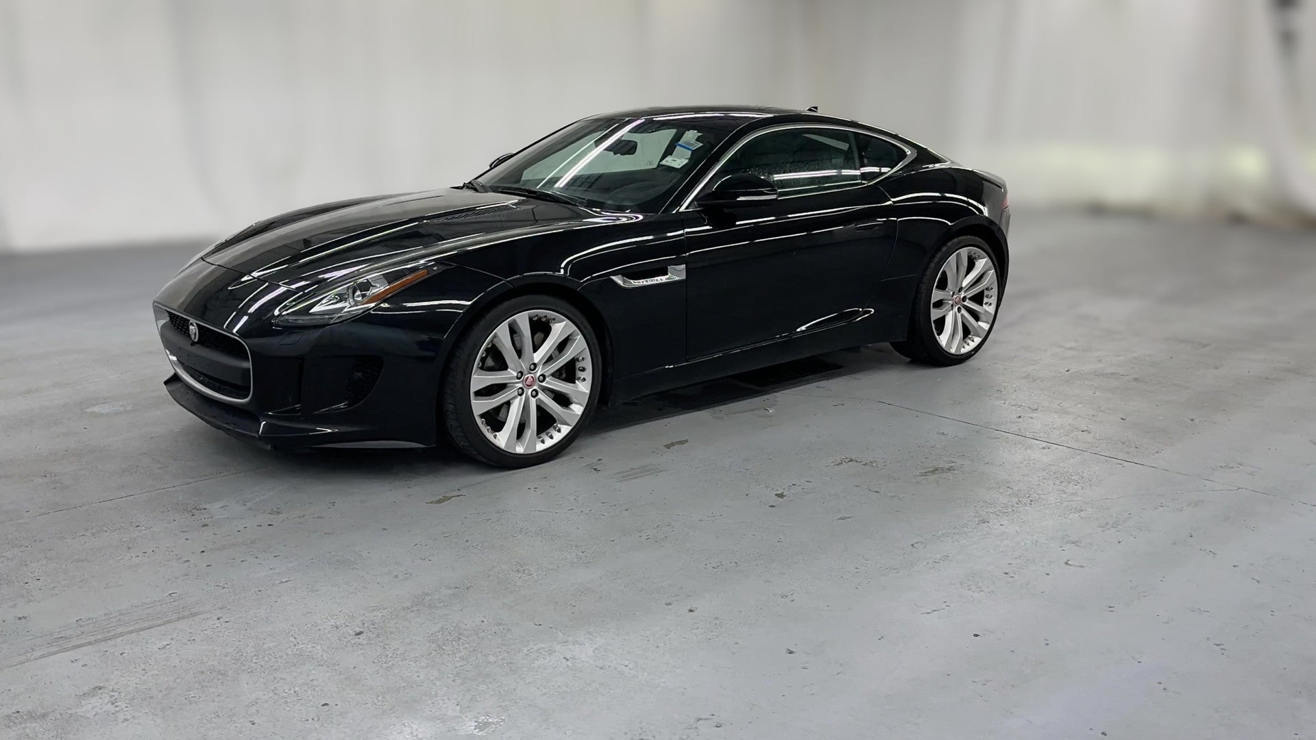 2015 Jaguar F-TYPE vehicle photo