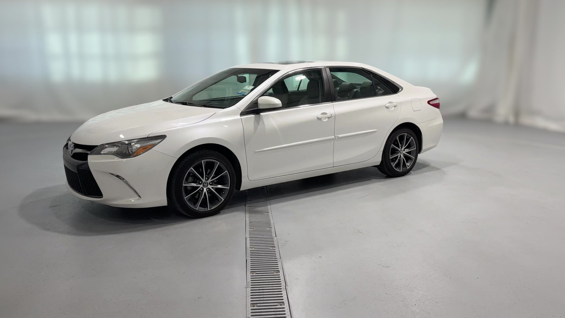 2017 Toyota Camry vehicle photo