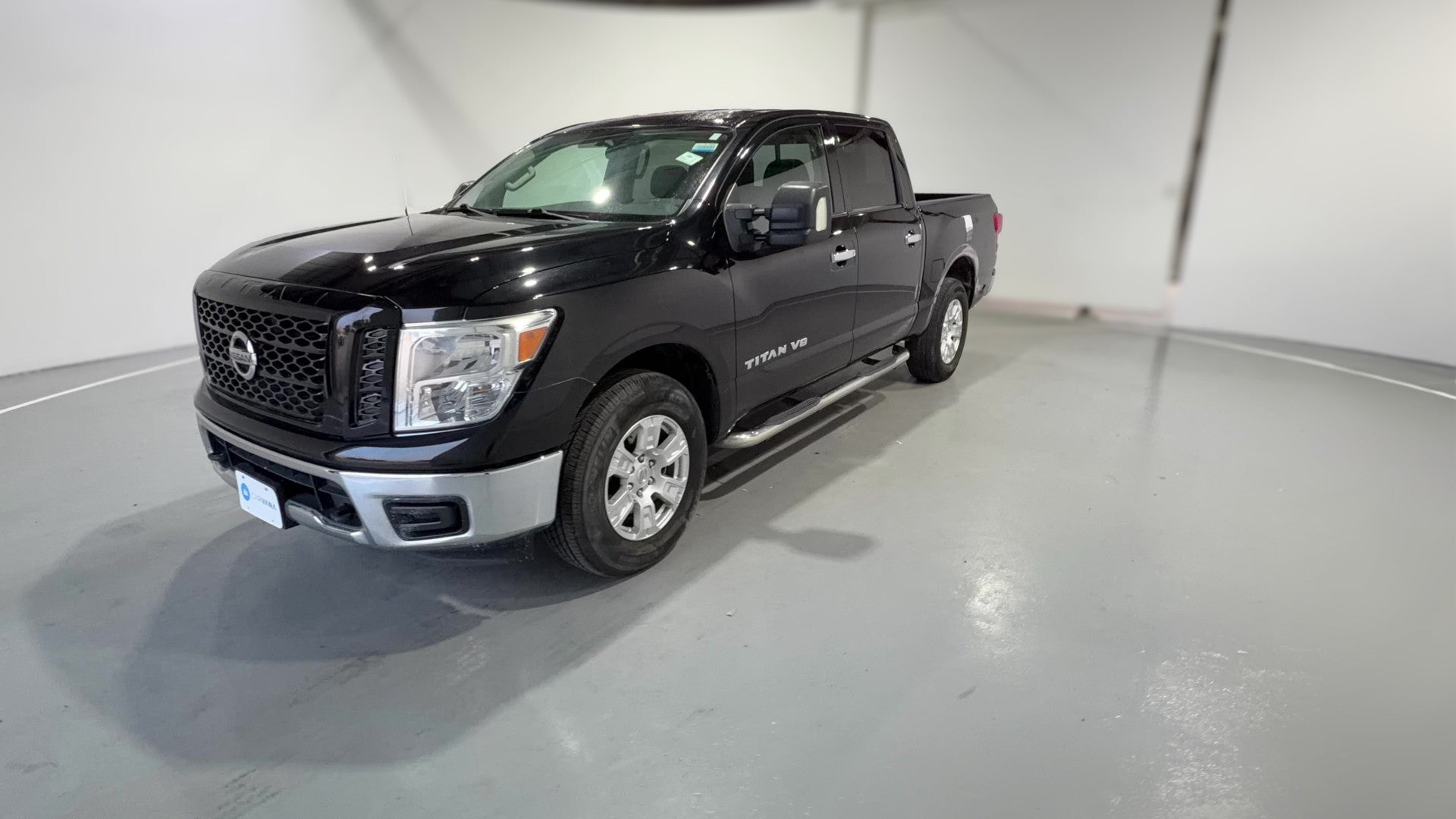 2019 Nissan Titan Crew Cab vehicle photo