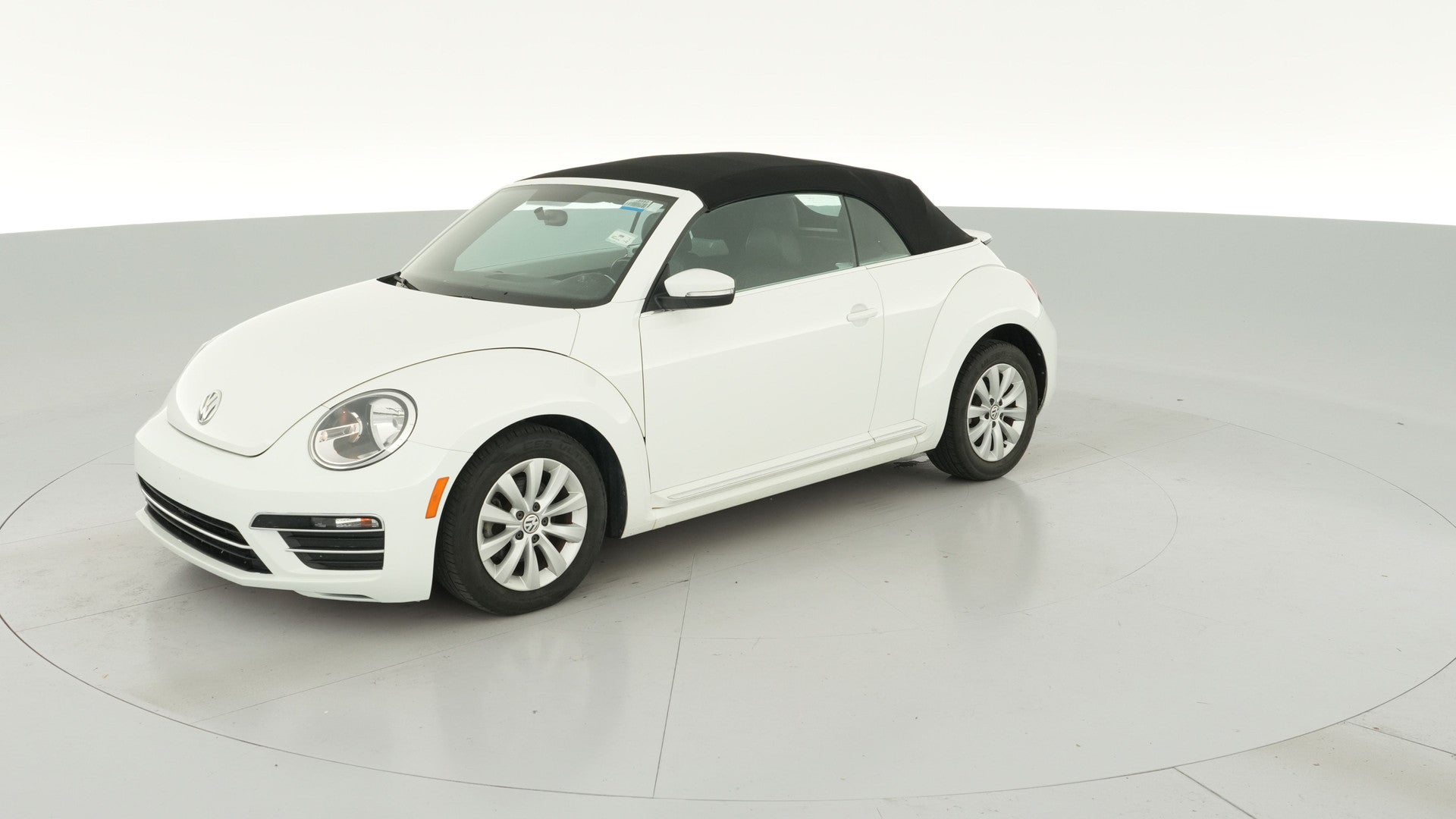 2018 Volkswagen Beetle vehicle photo