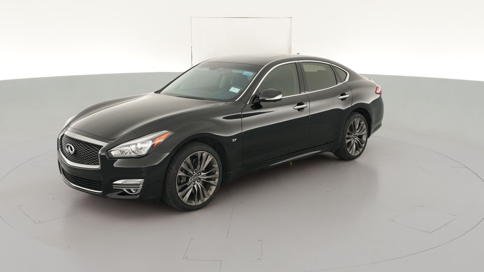 2018 INFINITI Q70 vehicle photo