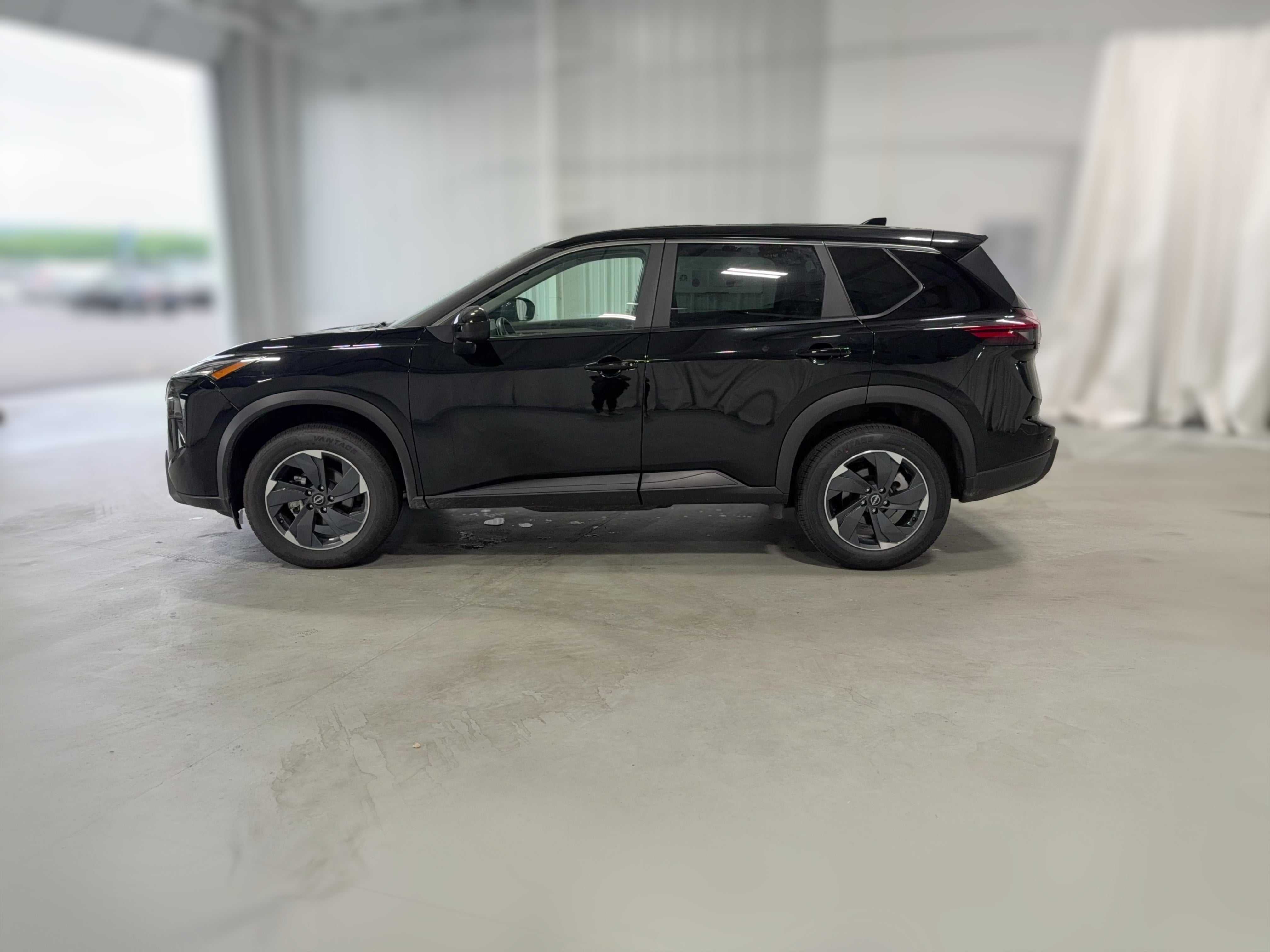2025 Nissan Rogue SV - Photo 28
