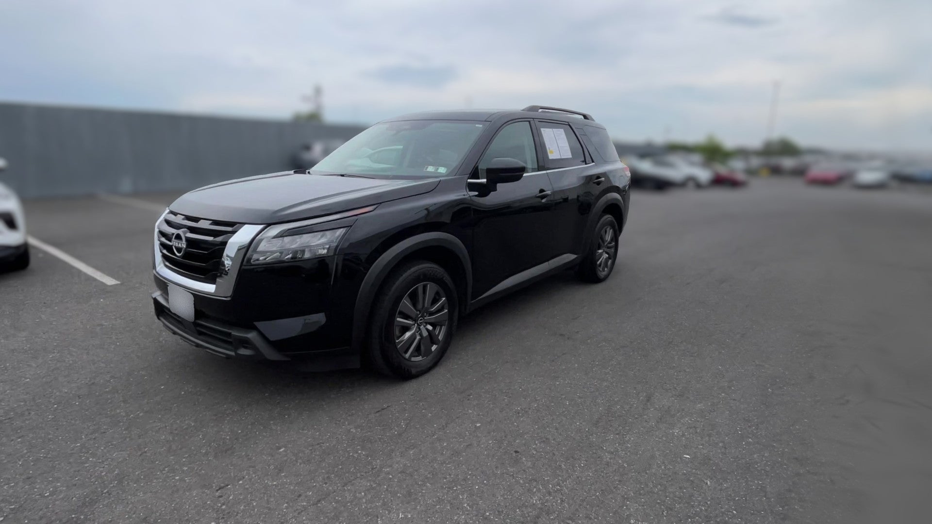 2025 Nissan Pathfinder vehicle photo