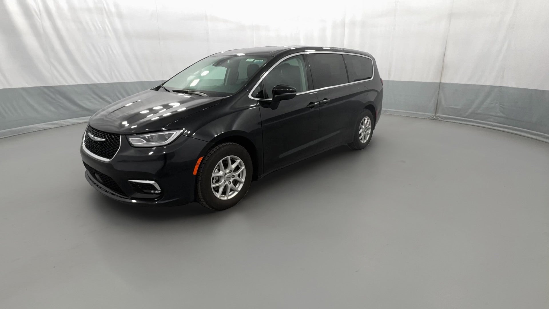 2023 Chrysler Pacifica vehicle photo