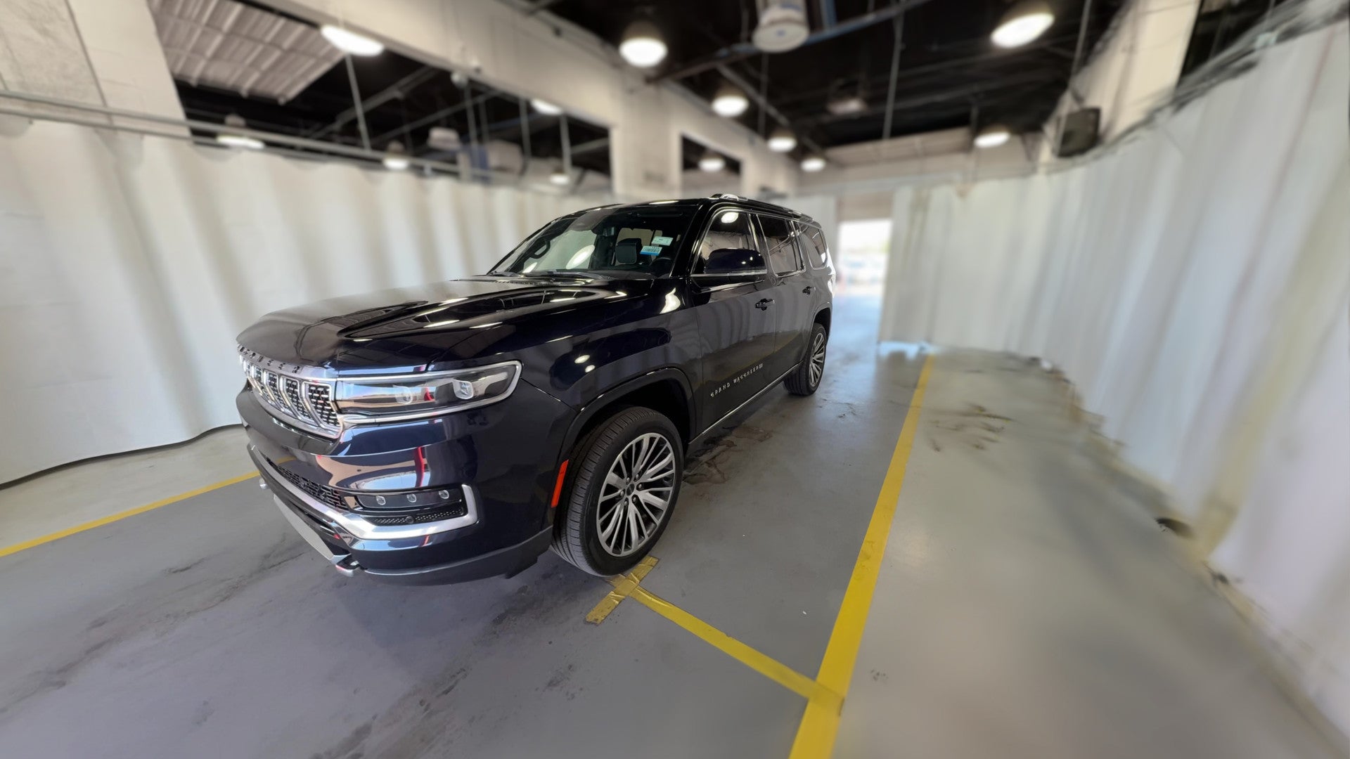 2022 Jeep Grand Wagoneer vehicle photo