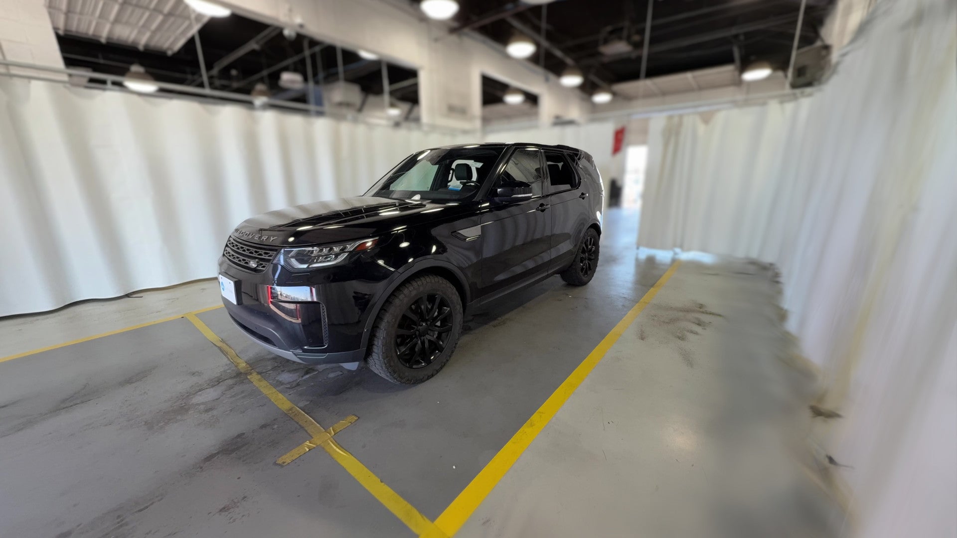 2019 Land Rover Discovery vehicle photo