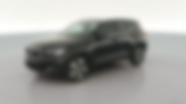 2024 Volvo XC40 vehicle photo