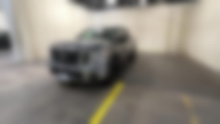 2018 Nissan Titan Crew Cab vehicle photo