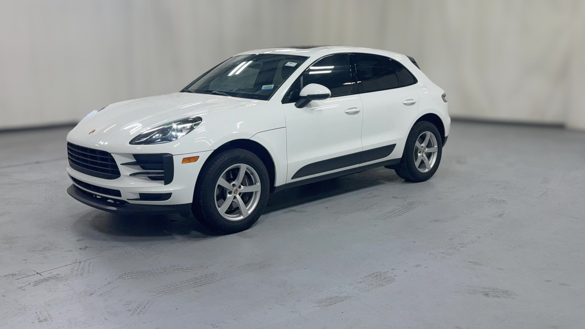 2021 Porsche Macan vehicle photo