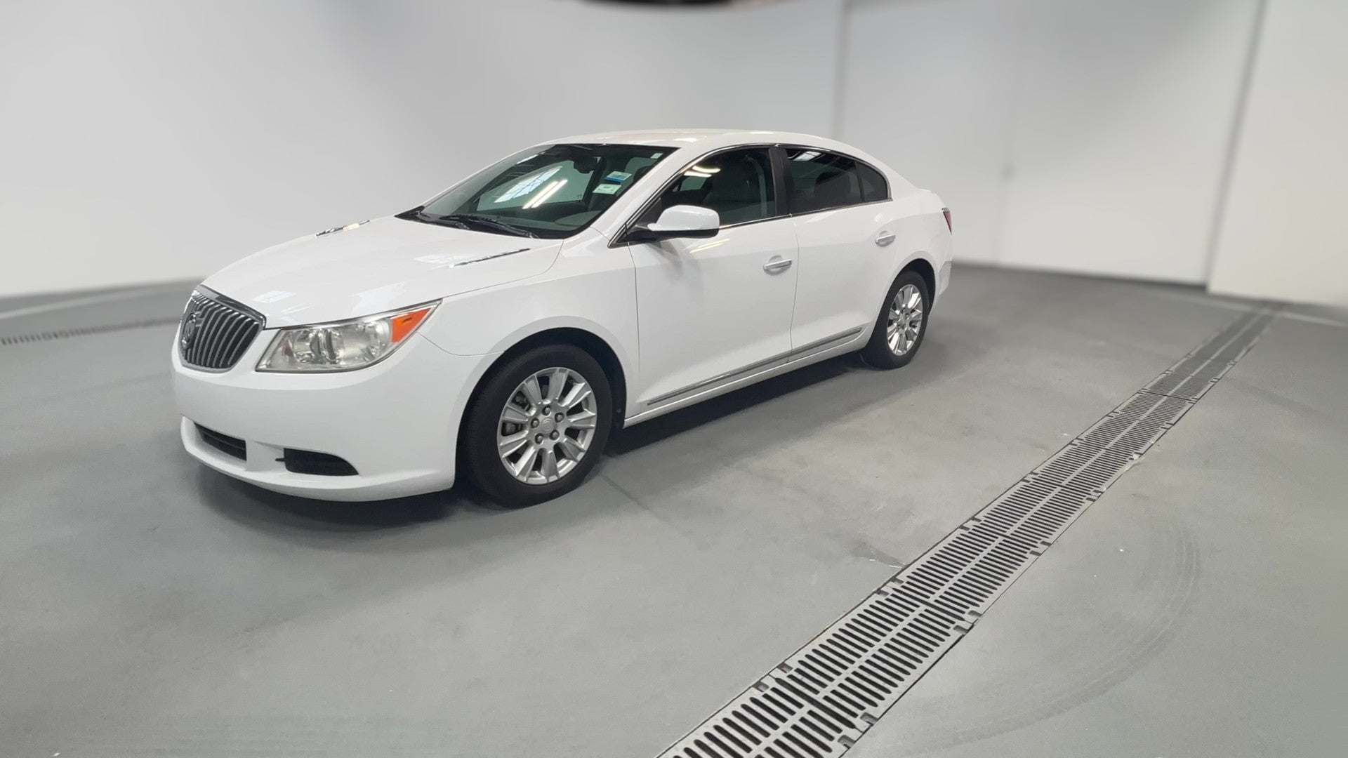 2013 Buick LaCrosse vehicle photo