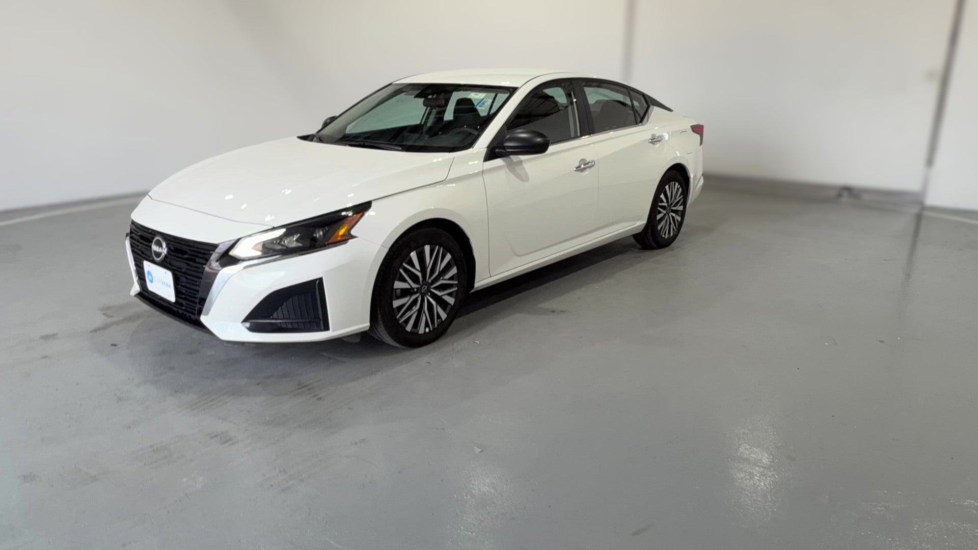 2025 Nissan Altima vehicle photo