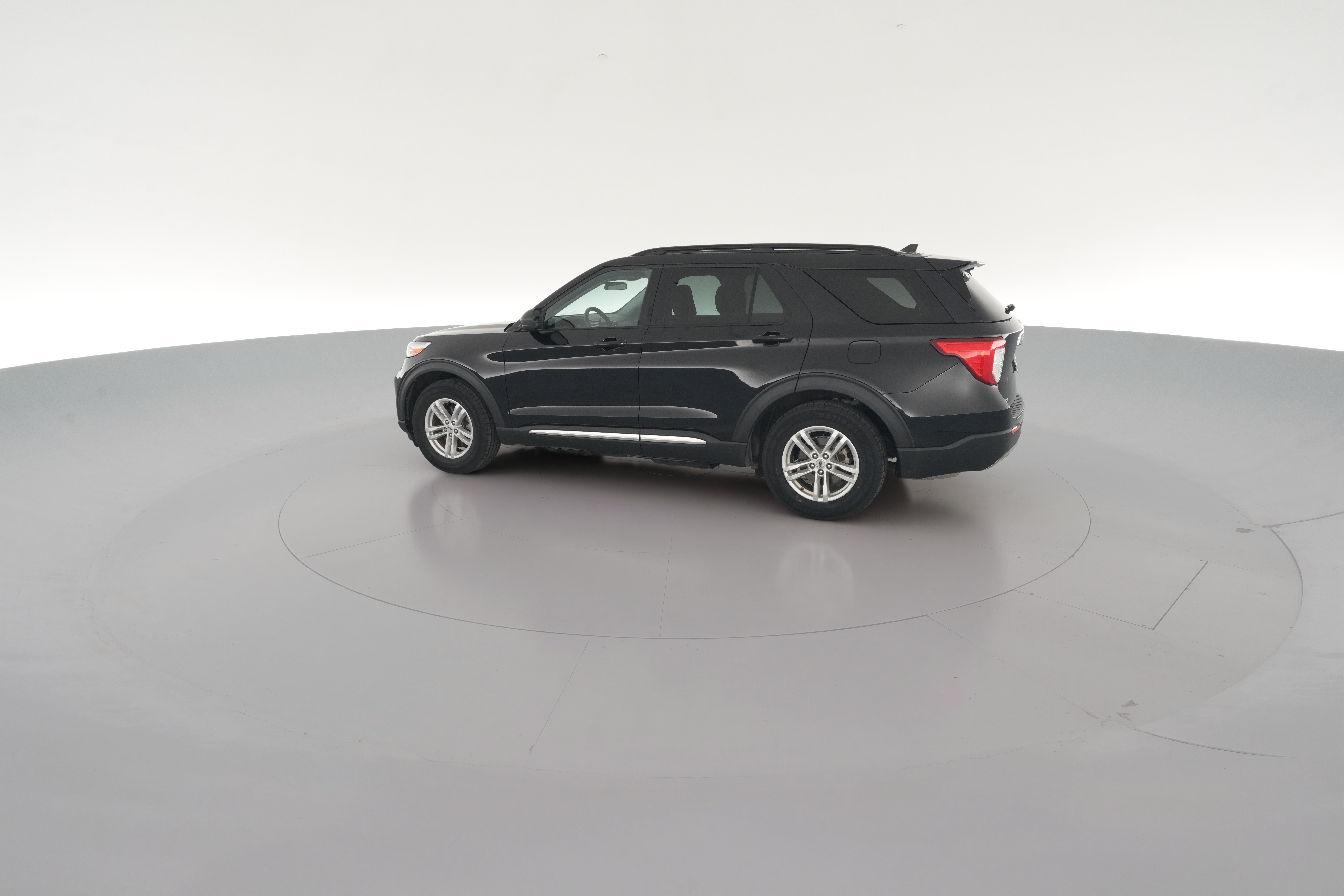 2023 Ford Explorer XLT - Photo 28