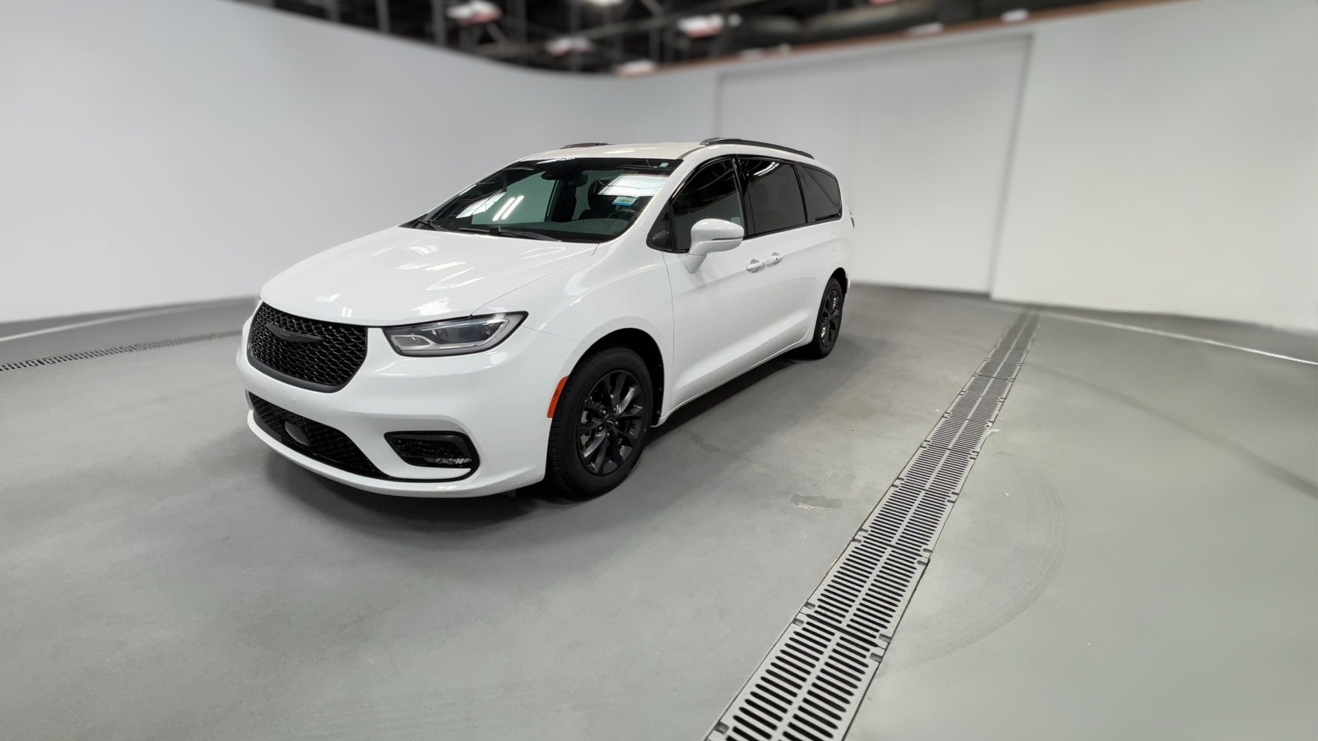 2021 Chrysler Pacifica vehicle photo