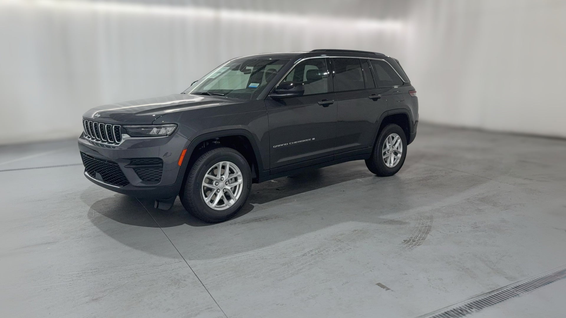 2026 Jeep Grand Cherokee vehicle photo