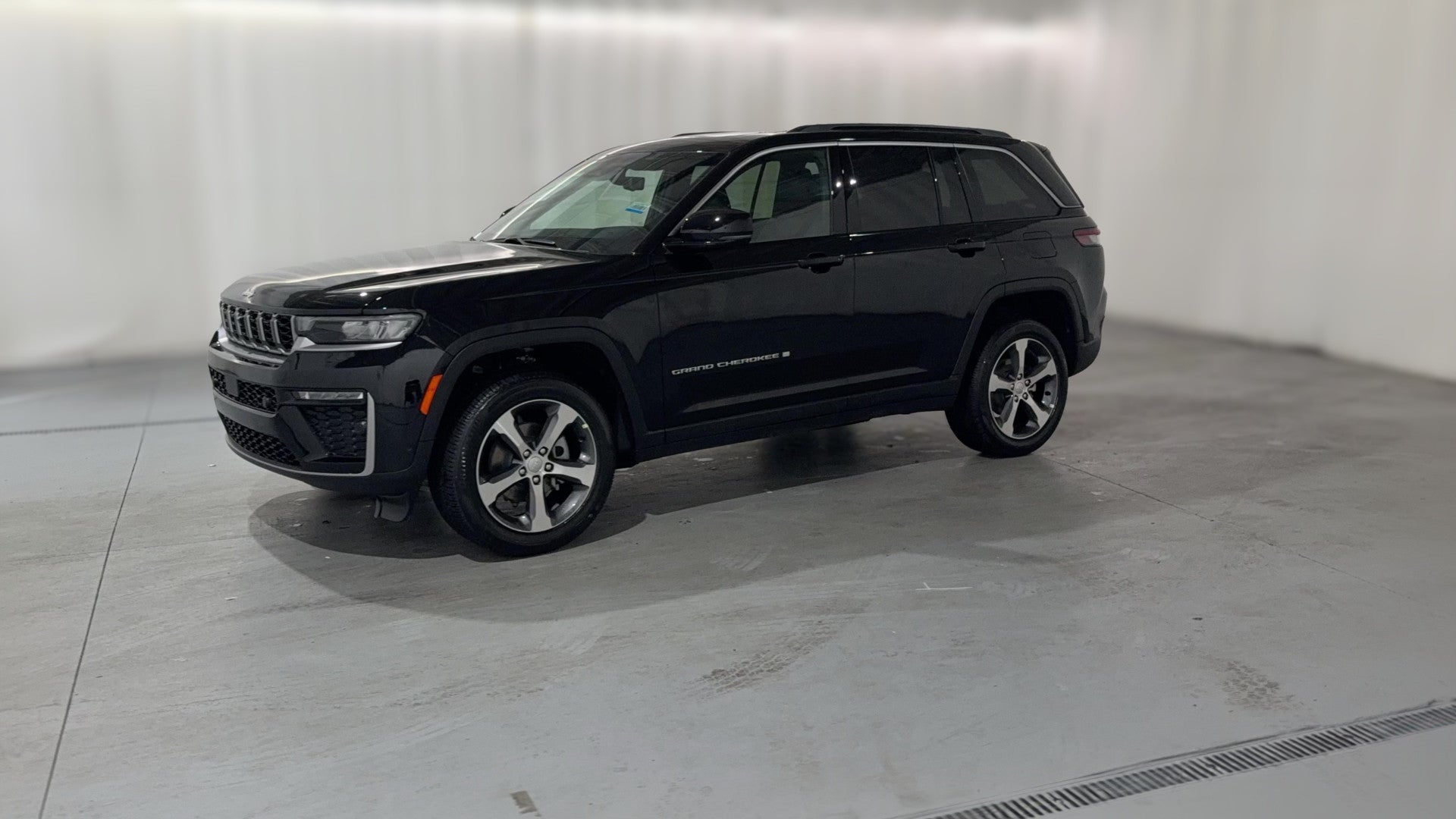 2026 Jeep Grand Cherokee vehicle photo