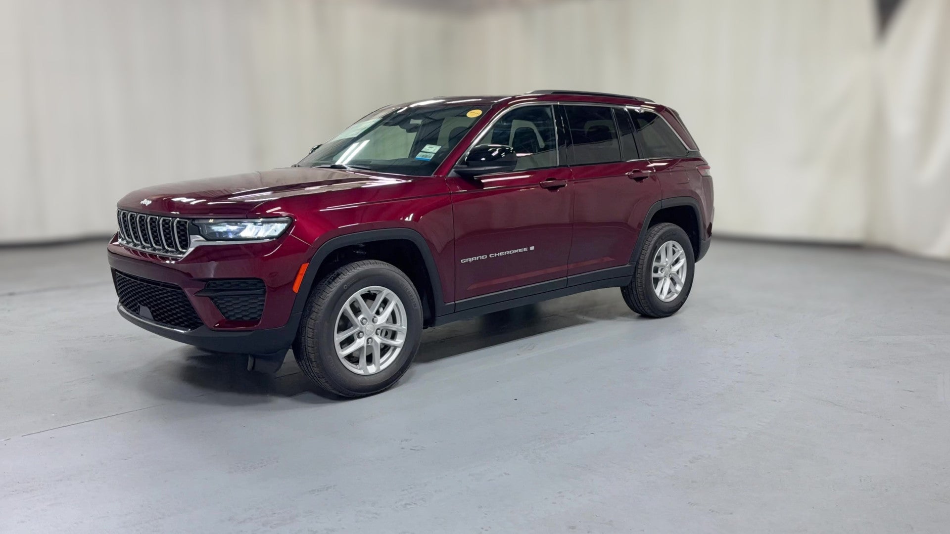 2026 Jeep Grand Cherokee vehicle photo